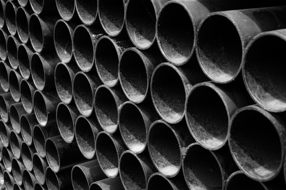 Stacked high-pressure pipes for swimming pool and industrial plumbing systems